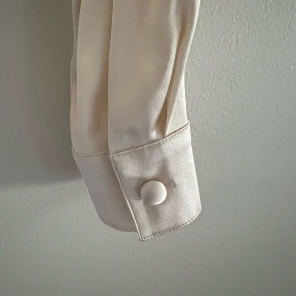 Saks Fifth Avenue Real Clothes Ivory Silk Wrap Blouse Size: 6p MSRP: 138.00 - Picture 3 of 6